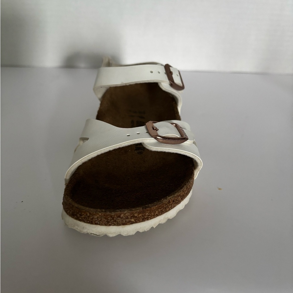 Girls Birkenstocks White Sandals with Buckle Detail Size 30 - Picture 3 of 6